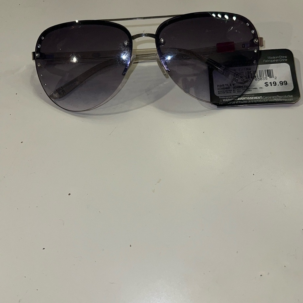 Foster Grant Black Aviator Sunglasses Modern Design